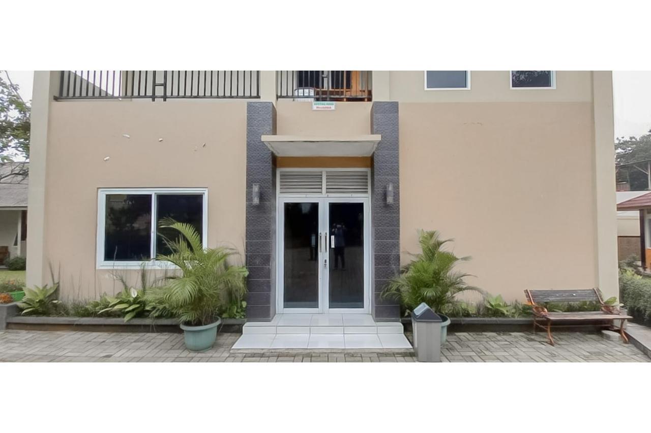 Hotel Sri Indrawati Puncak Mitra Reddoorz Bogor Dış mekan fotoğraf