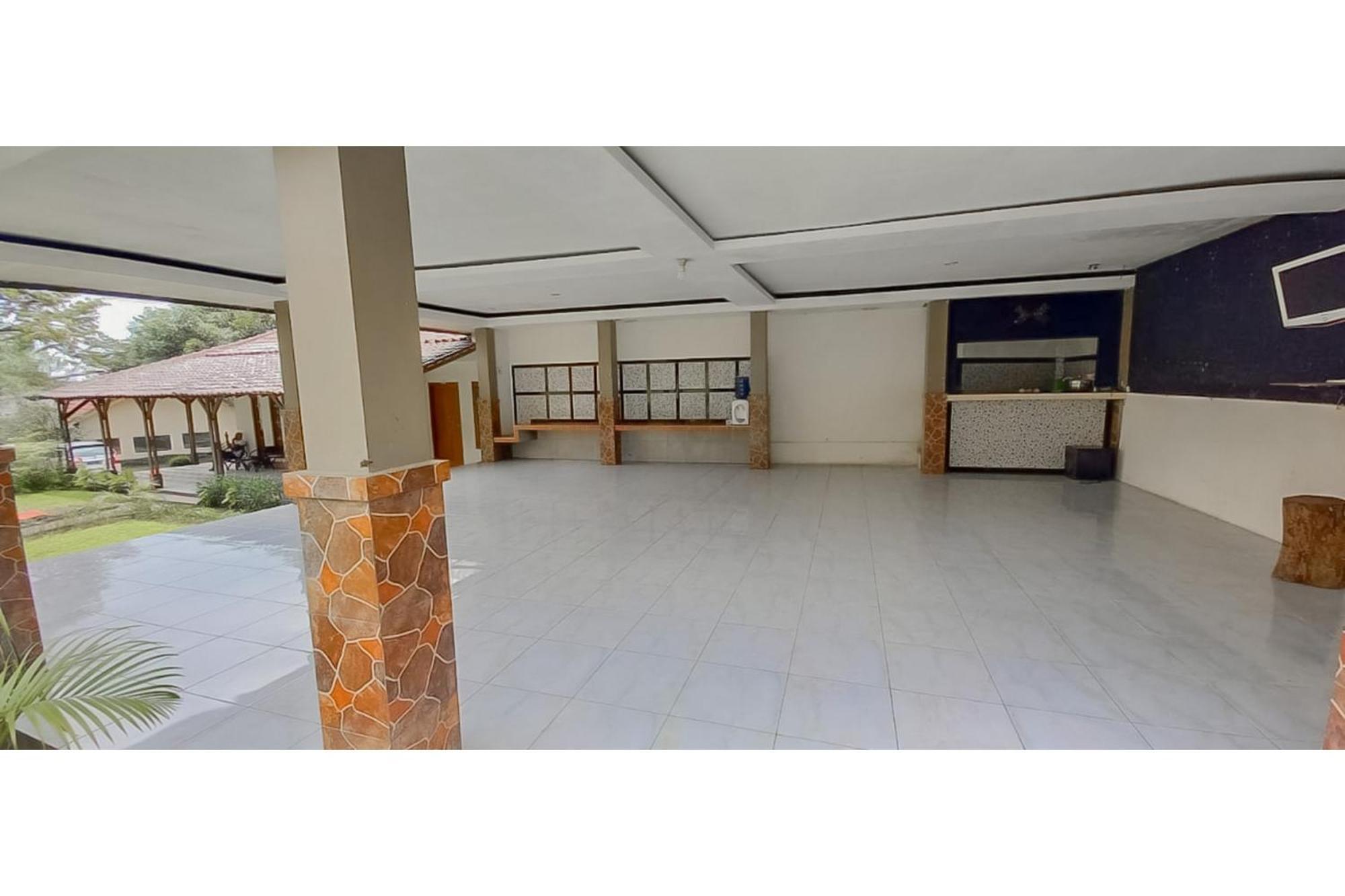 Hotel Sri Indrawati Puncak Mitra Reddoorz Bogor Dış mekan fotoğraf